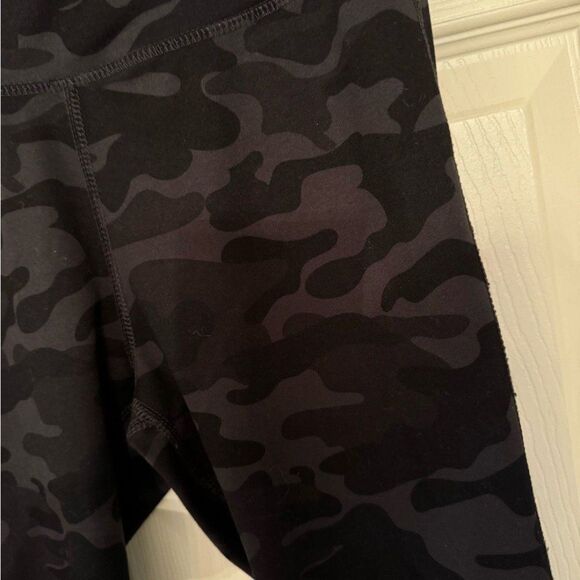 Danskin Black Camo Leggings size small - Picture 1 of 5
